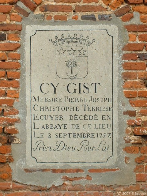 St Victor l'Abbaye (Tombe)