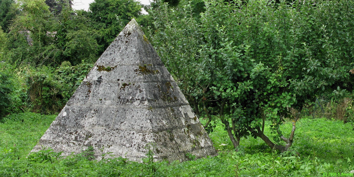 Fresneaux Montchevreuil (Pyramide)