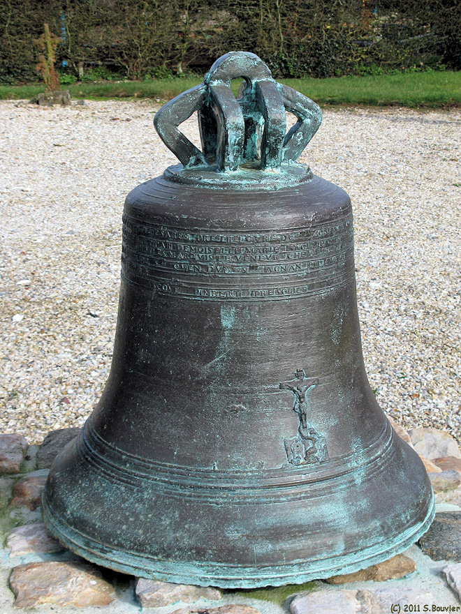 Avesnes en Val (Cloche)
