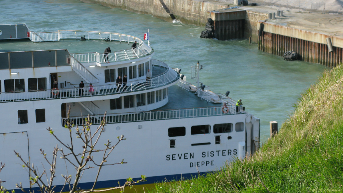 Dieppe (Seven Sisters 2)