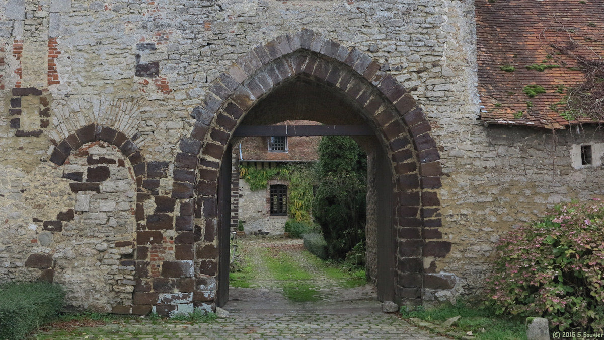 Neuville Ferrières (Porche)