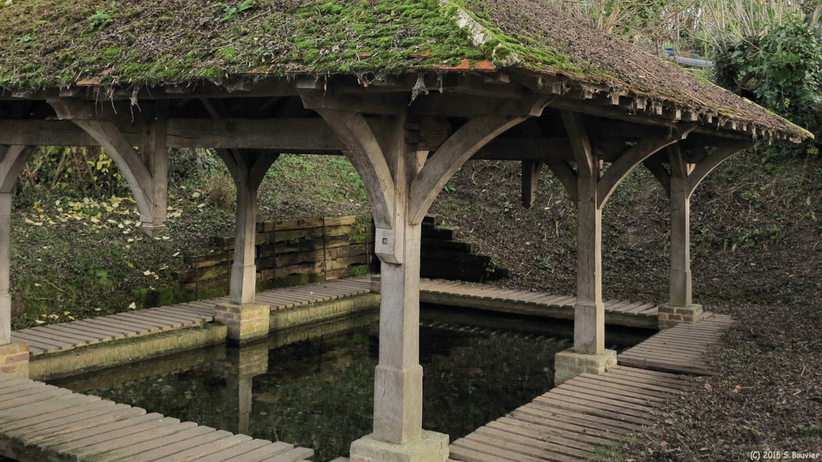 Mesnières en Bray (Ancien Lavoir)