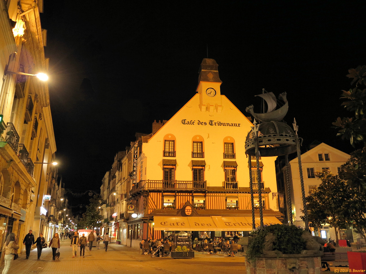 Dieppe (Place du Puits Salé, Nuit)