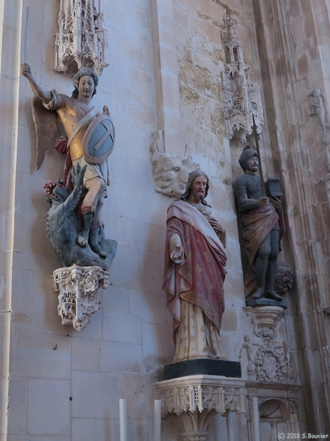 Le Bourg-Dun (Statues)
