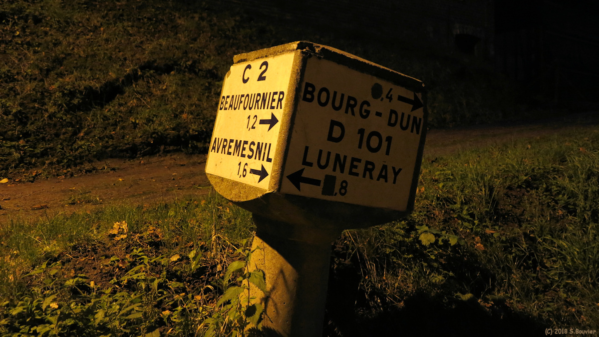 Le Bourg-Dun (Poteau, Nuit)