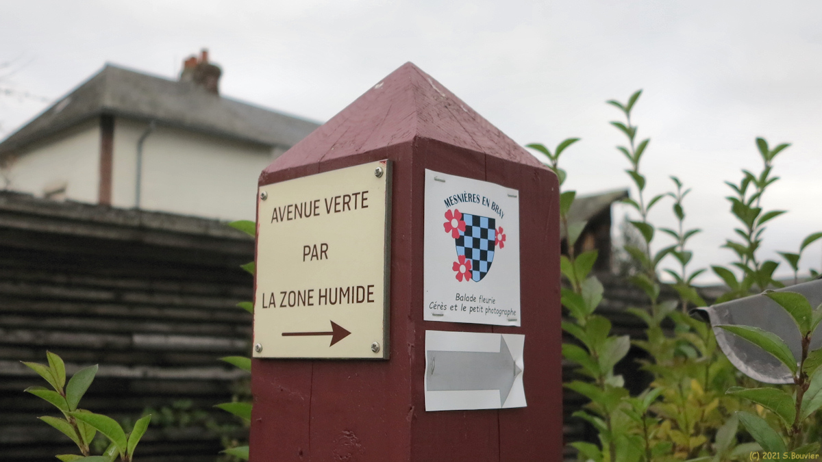 Mesnières en Bray (Poteau indicateur 2)