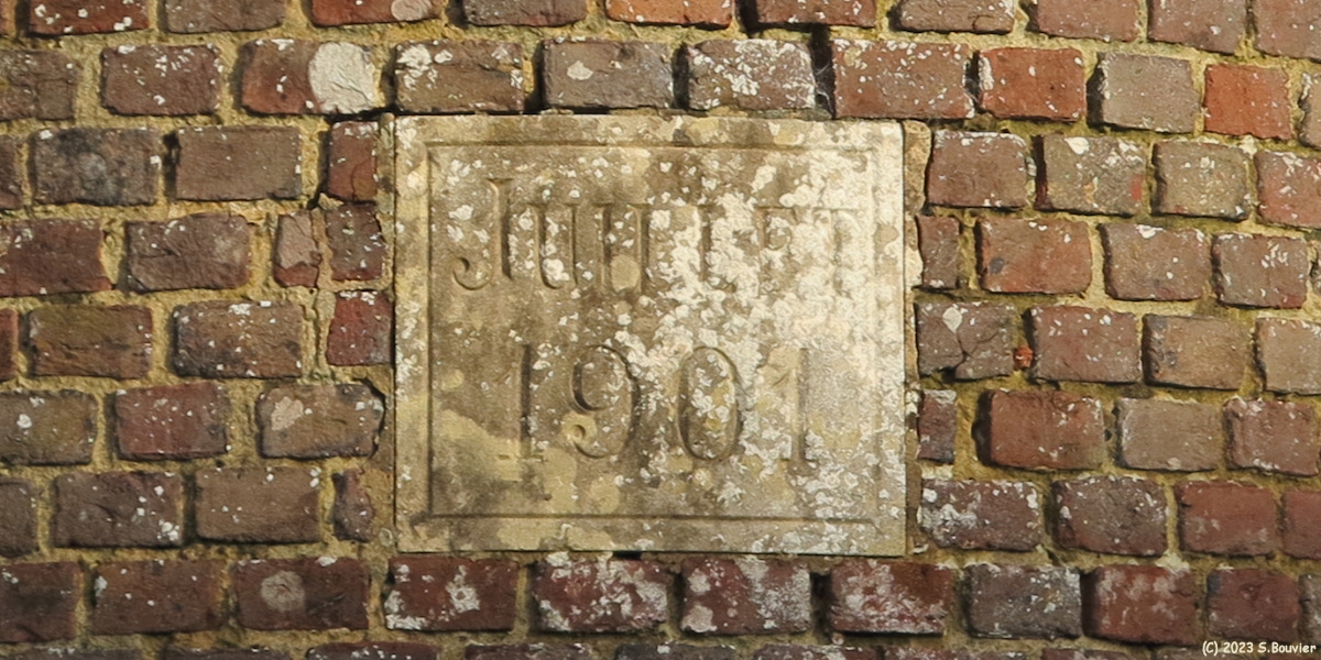 Neuville-Ferrières (Ancienne Cheminée 2)