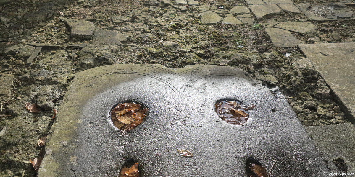 Ypreville Biville (Tombe)