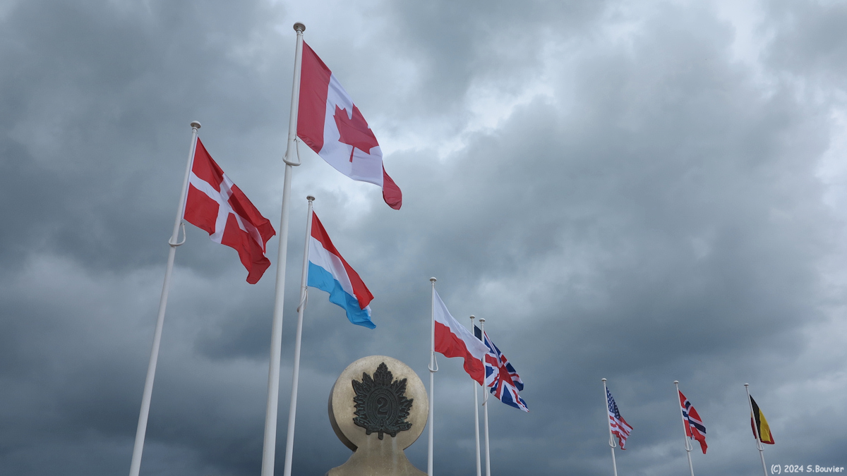 Bernières sur Mer (Drapeaux)
