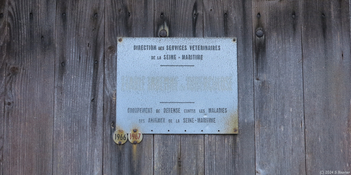 Les Cent Acres (Plaque)