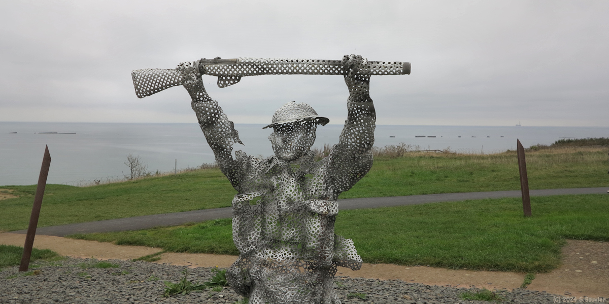 Arromanches les Bains (Statue)