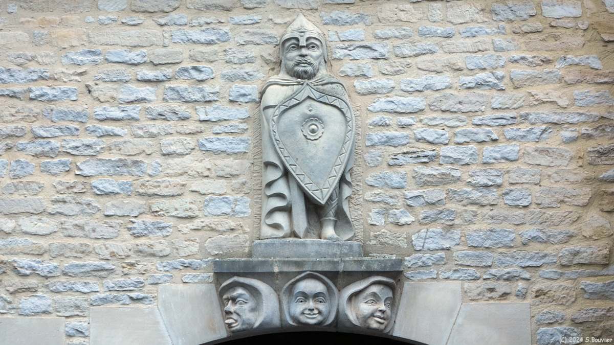 Creully (Bas-Relief)