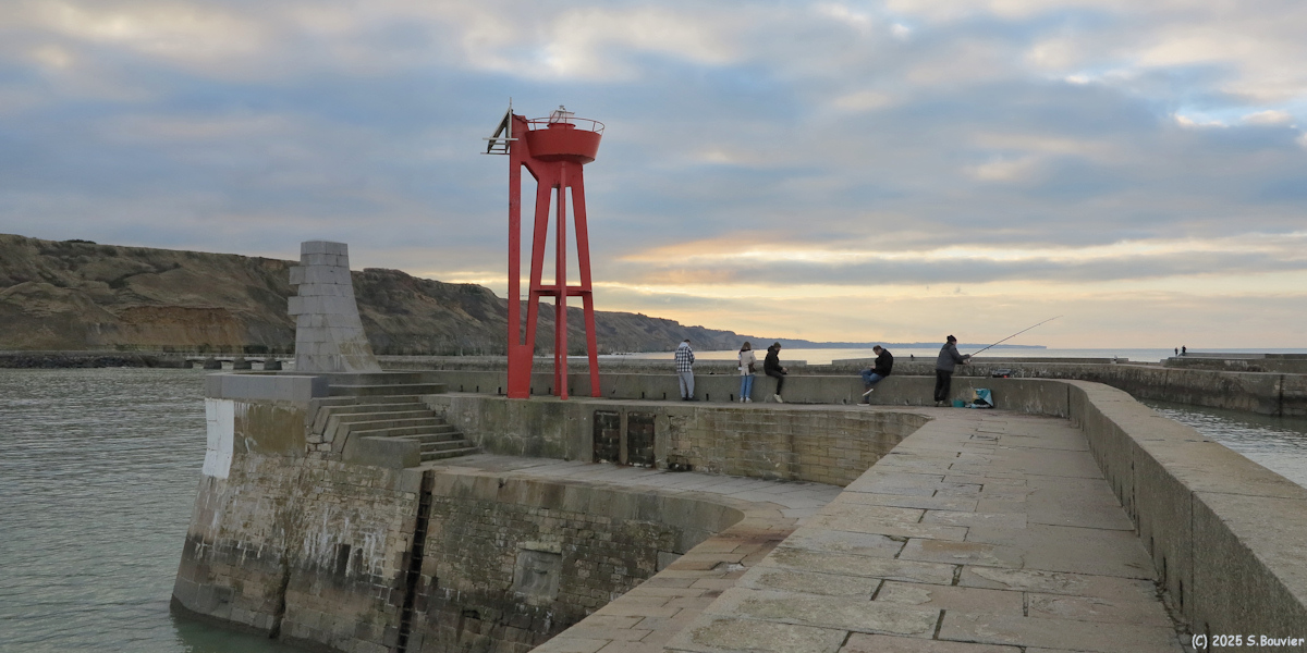 Port en Bessin (Feu est)