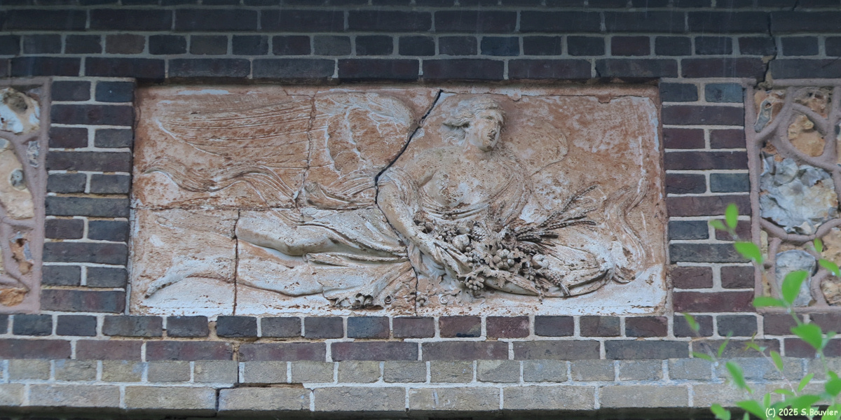 La Haye le Comte (Bas-Relief)