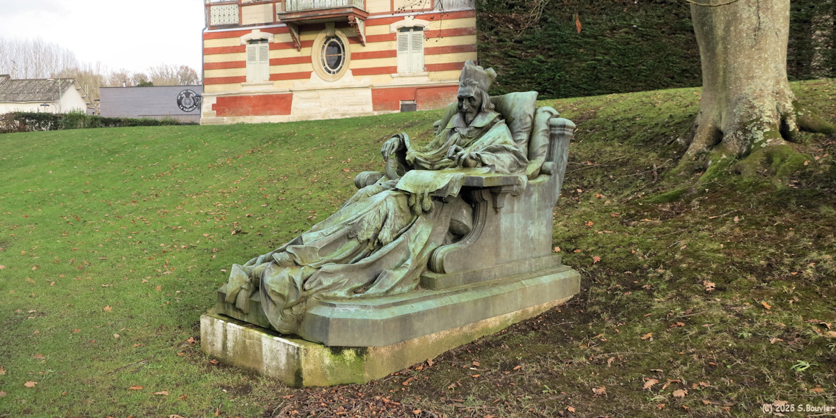 Forges les Eaux (Statue)