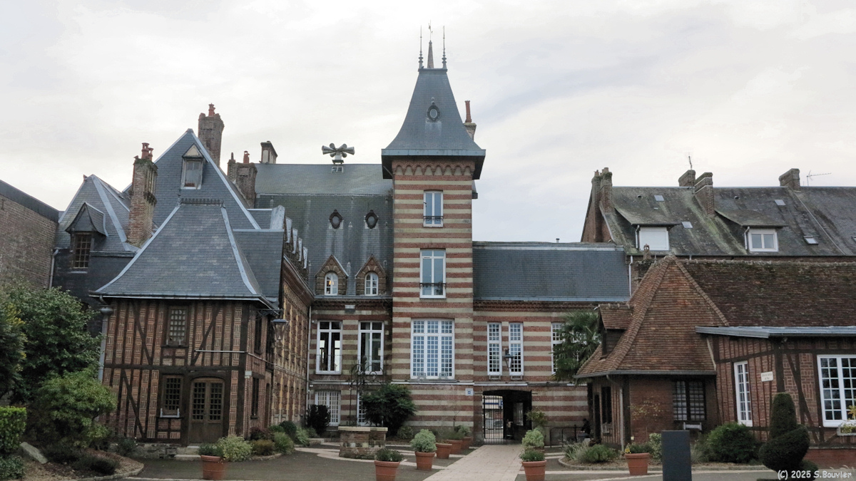 Forges les Eaux (Hôtel de Ville 1)