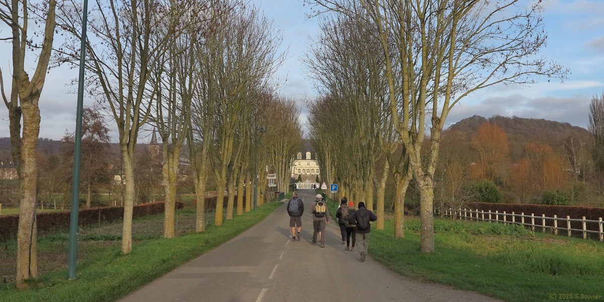 Mesnières en Bray (Avenue)