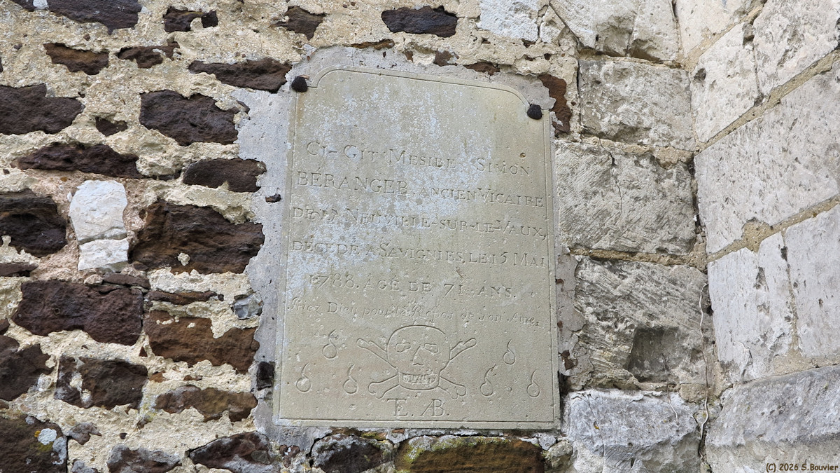 Savignies (Pierre tombale)