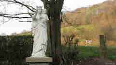 Avesnes en Val (Statue)