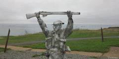 Arromanches les Bains (Statue)
